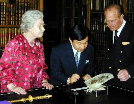 Crown prince visits Windsor Castle library